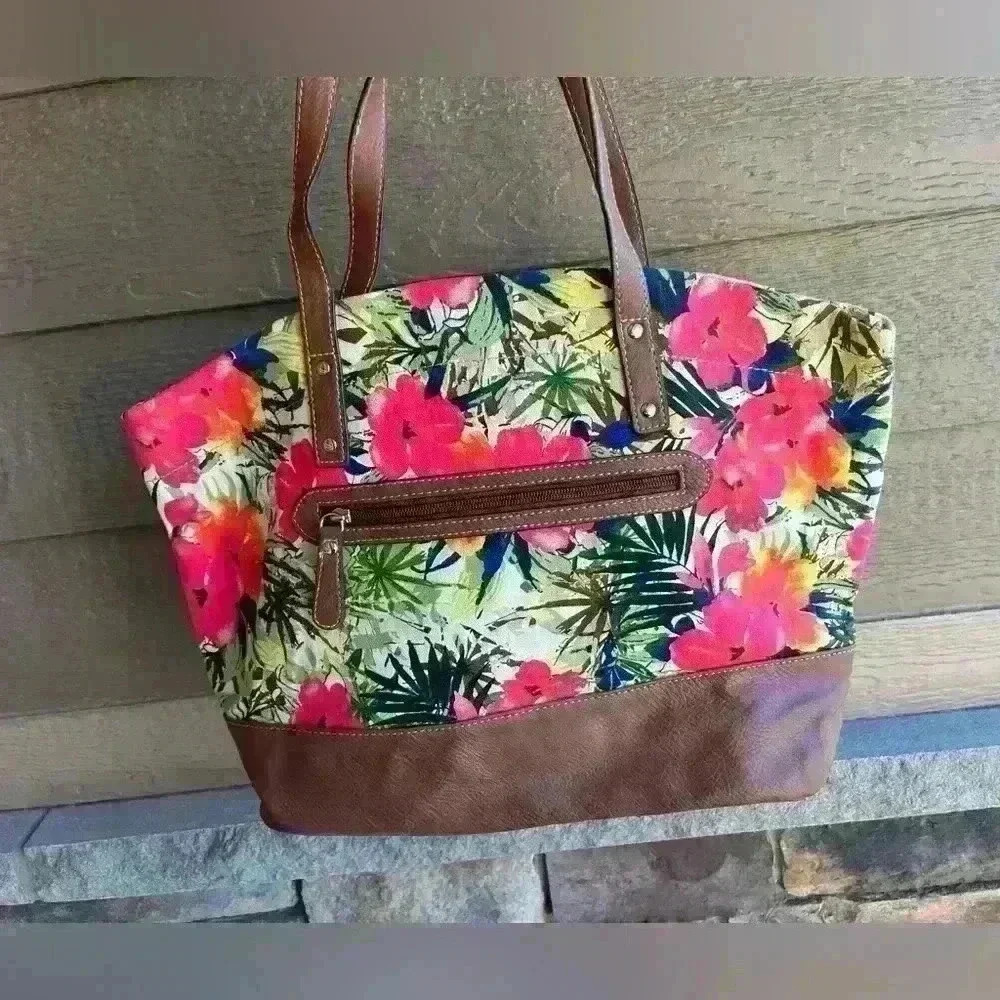 New Croft and Barrow tropical flower bag with leather straps and details